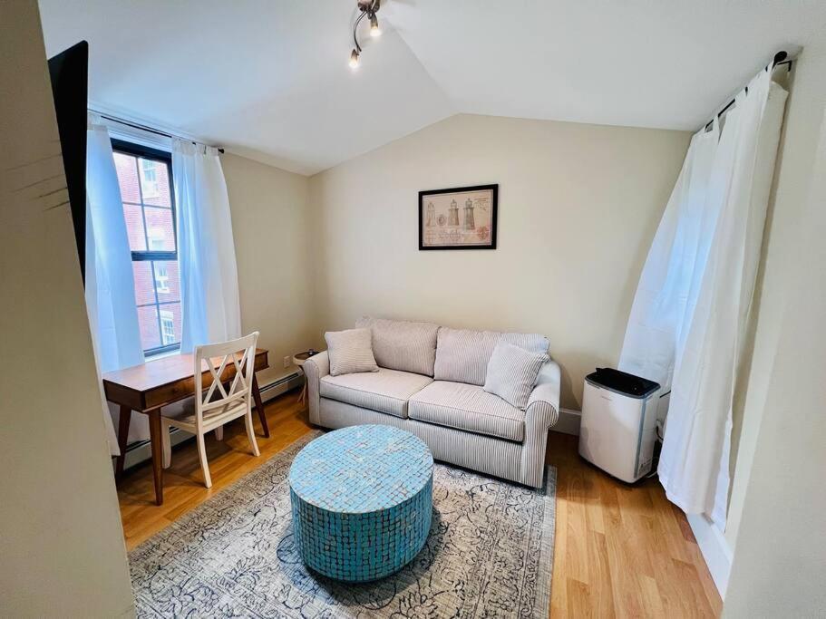 Historic Corner Apartment With Patio & Off Street Parking 波特兰 外观 照片