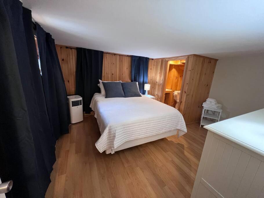 Historic Corner Apartment With Patio & Off Street Parking 波特兰 外观 照片