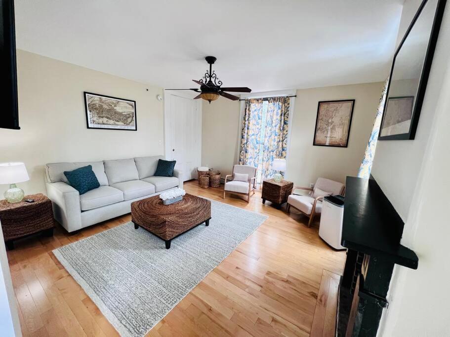 Historic Corner Apartment With Patio & Off Street Parking 波特兰 外观 照片
