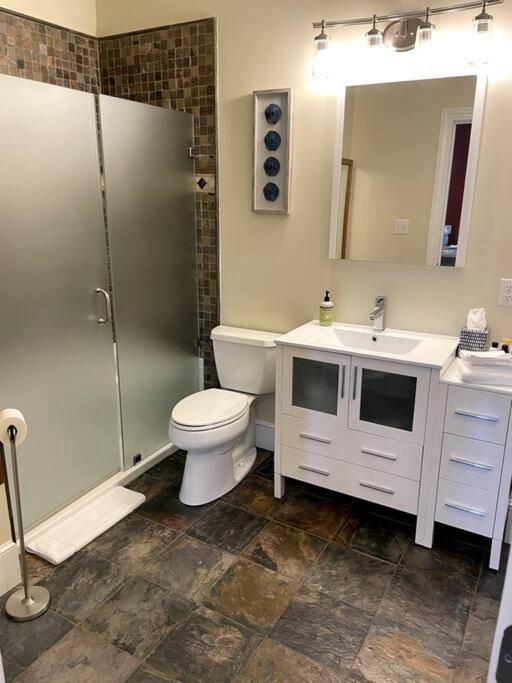 Historic Corner Apartment With Patio & Off Street Parking 波特兰 外观 照片